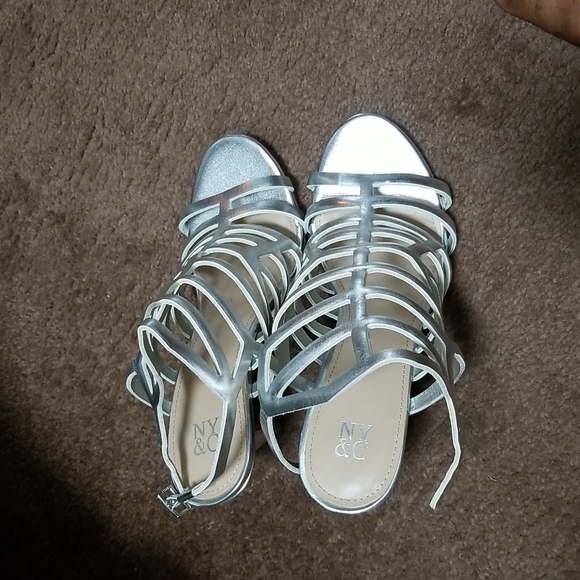 NYC Silver Heels - Picture 2 of 4